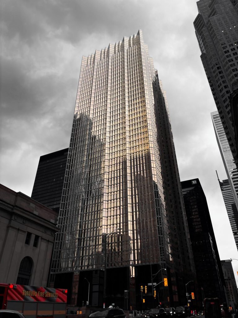 Torre de cristal — Toronto · abril 2026 (editada)