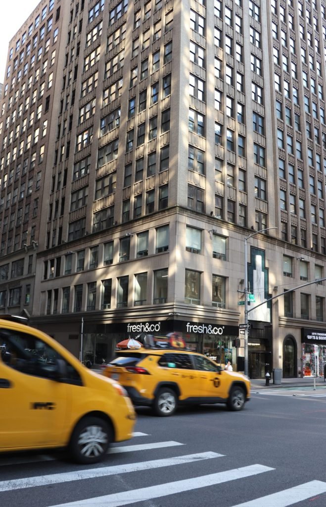 Taxis en Manhattan — Nueva York · julio 2025 (original)