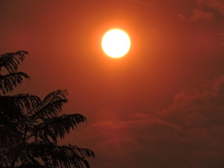 Fuego — Soles rojos y tormentas · 2021